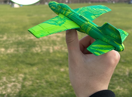 Indoor Sport And Outdoor Sports - Kinder werfen Hand werfen kleine Flugzeuge